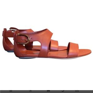 Gucci leather flat sandals